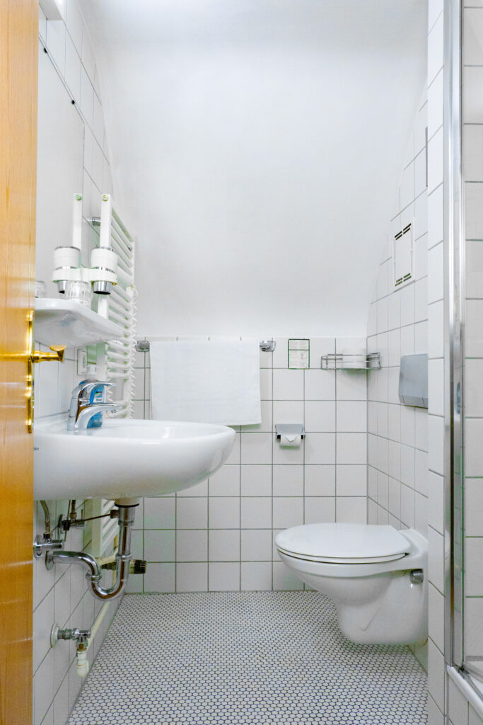 Zimmer 302 – Badezimmer
